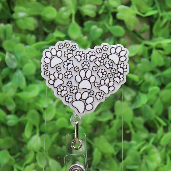 Porta credenciales/retractil con huella de pata y corazón para venta al por mayor de Hylidae Boutique