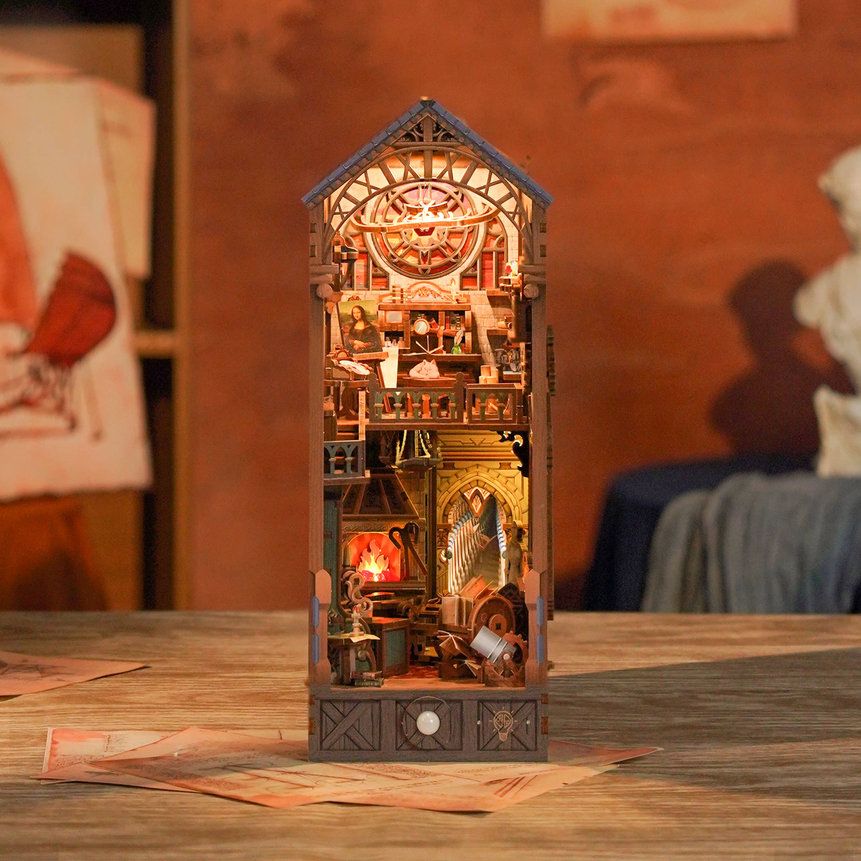 Hands Craft Intl - Vente Puzzle – enfant - Kit de Coin de Livre DIY : Léonard de Vinci avec Couverture Anti-poussière1