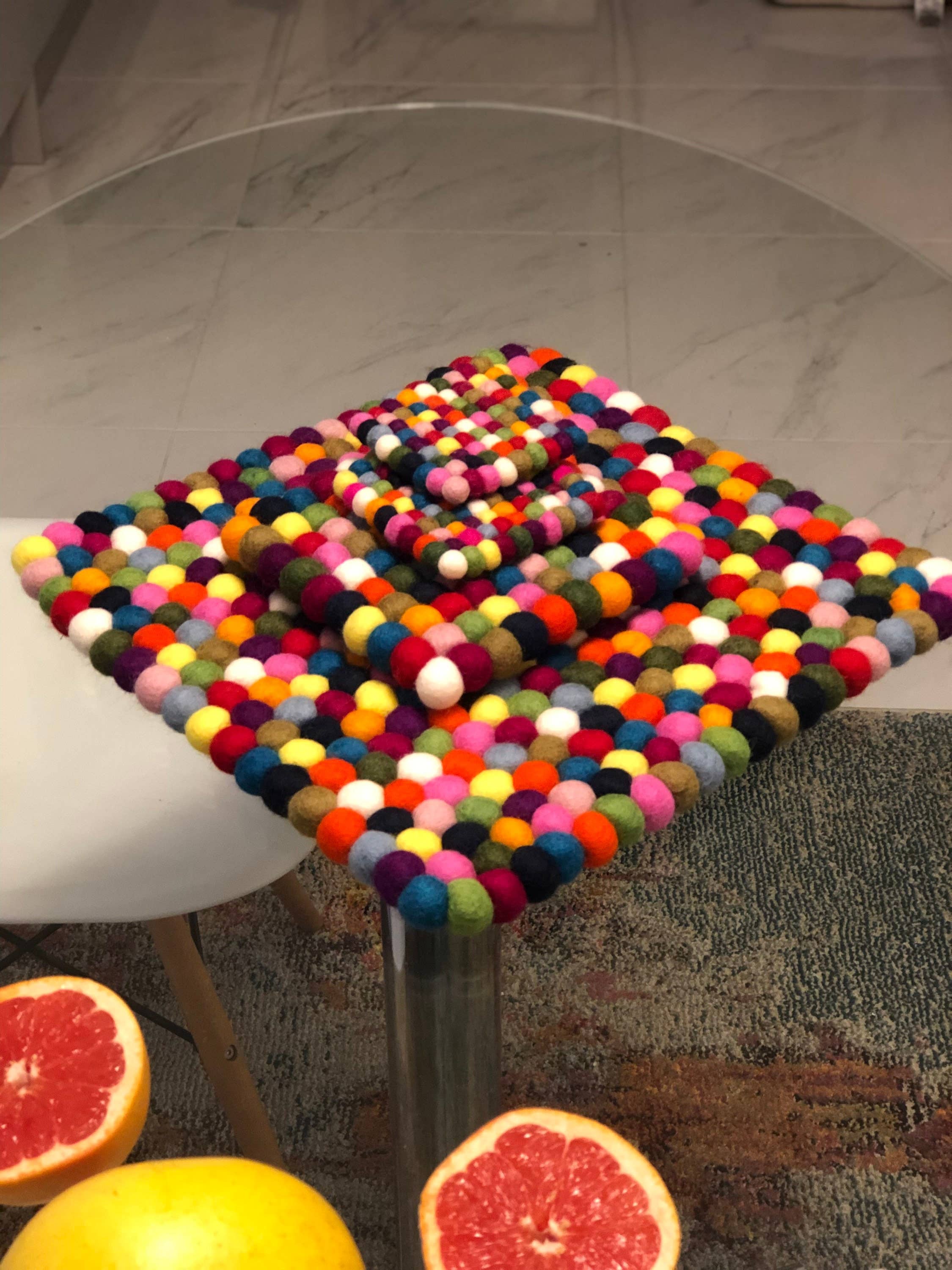 Funky Yak Ltd – Großhandel Topfuntersetzer – Handgefertigter Filz Pom Pom 20 cm Untersetzer/Topfuntersetzer3