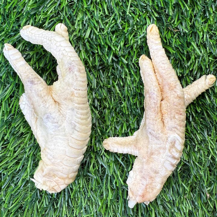 Chicken Feet - Freeze-Dried Treat for Dogs for wholesale by Golden Nibbles