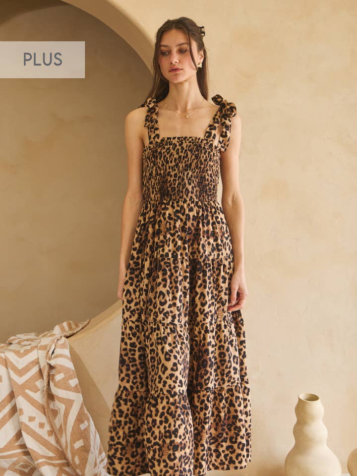 Robe midi à volants sans manches imprimée léopard grande taille pour la vente par Oddi