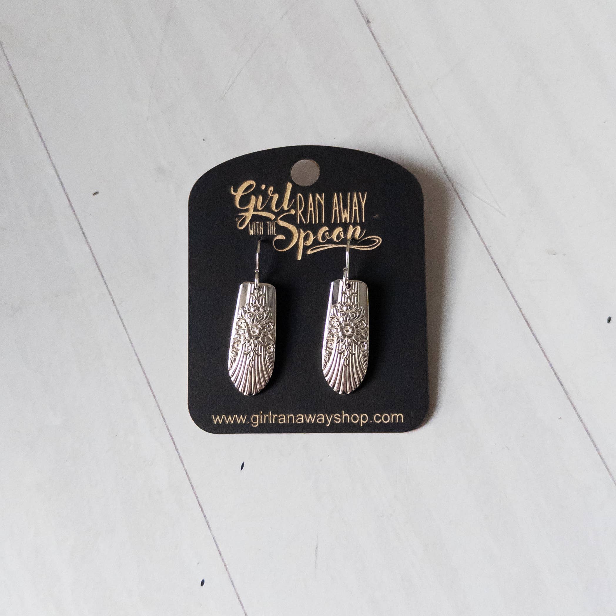 Girl Ran Away With the Spoon – wholesale Hängande örhängen – Ringblomsskedhandtagsörhängen0