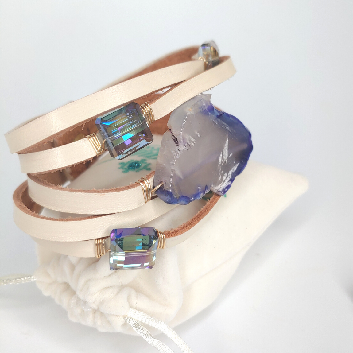 Beauty In Stone Jewelry - Venta al por mayor Pulseras tipo brazalete - Puño de piel de 5 bandas.0