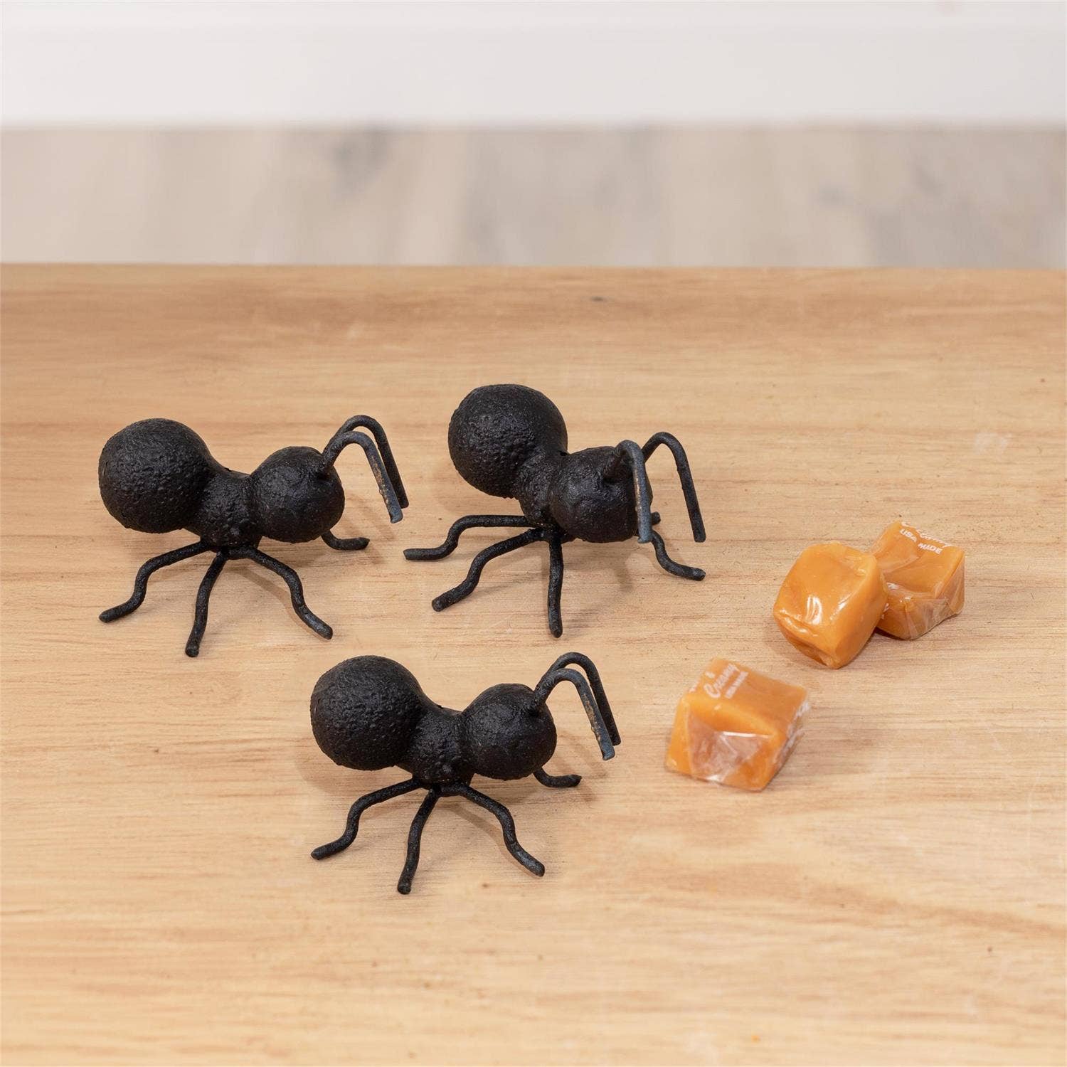 Audrey's Home & Gift - Wholesale Decorative Figurine - Cast Iron Ant (Pk/03)