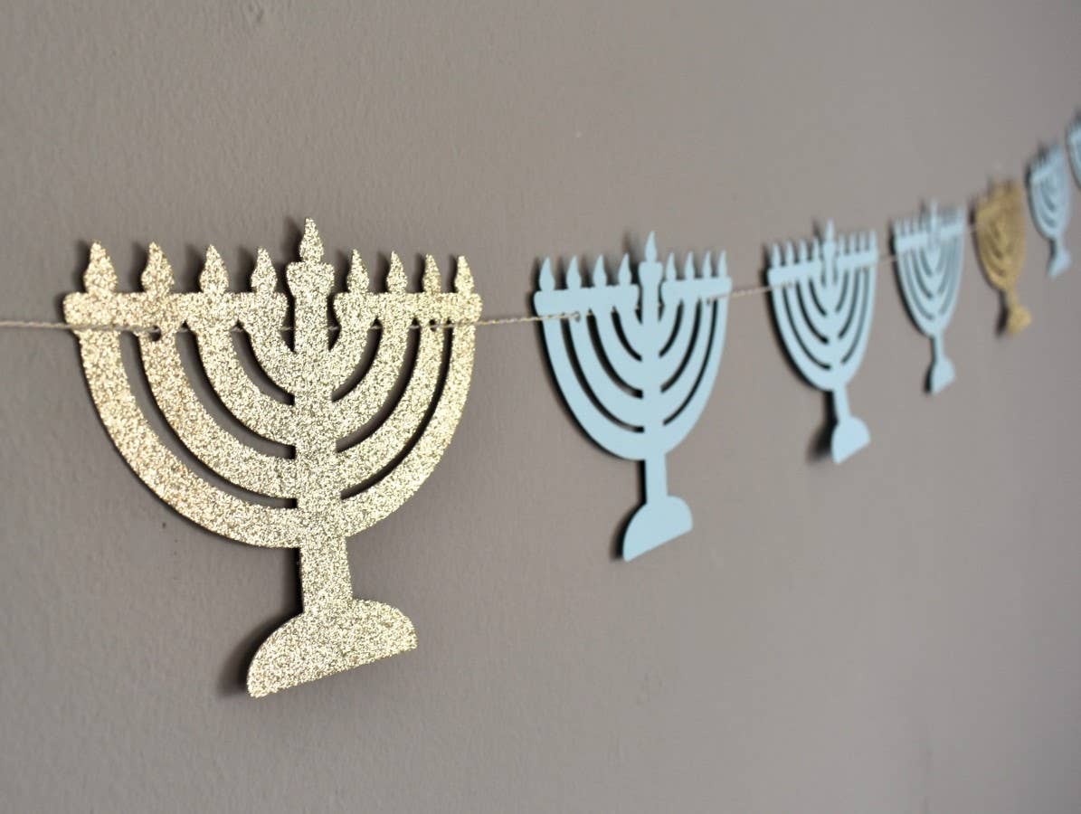 thekitcut – wholesale Hanukkah Decoration – Hanukkah Menora Garland |  LIght Blue  and Gold Menoras 5