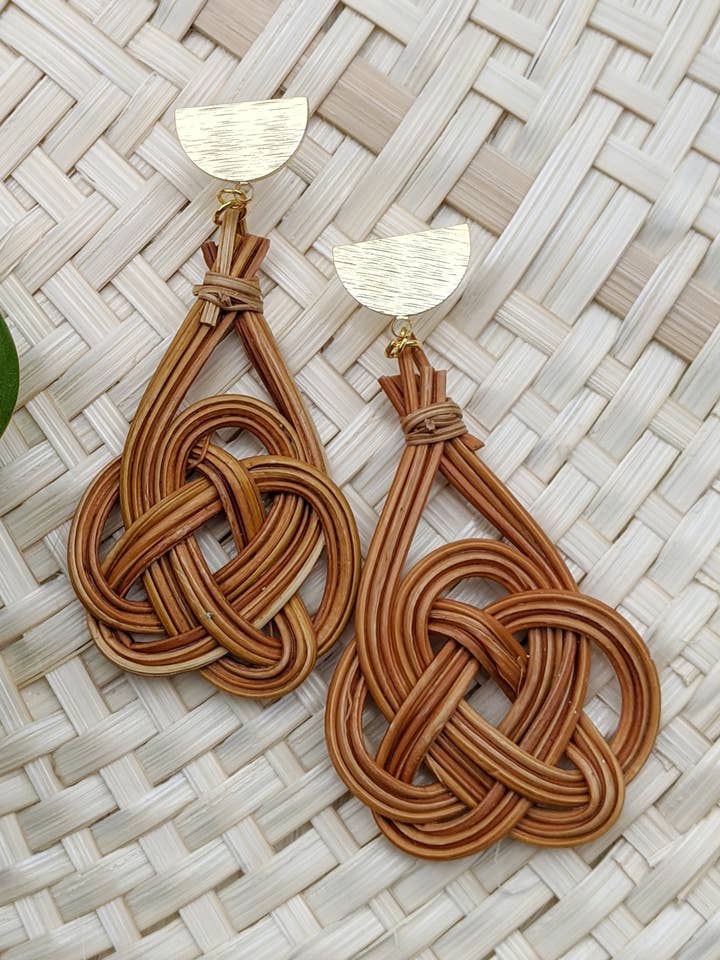 Boucles d'oreilles en osier de rotin – Déclaration bohème en paille de rotin pour la vente par Dynamo