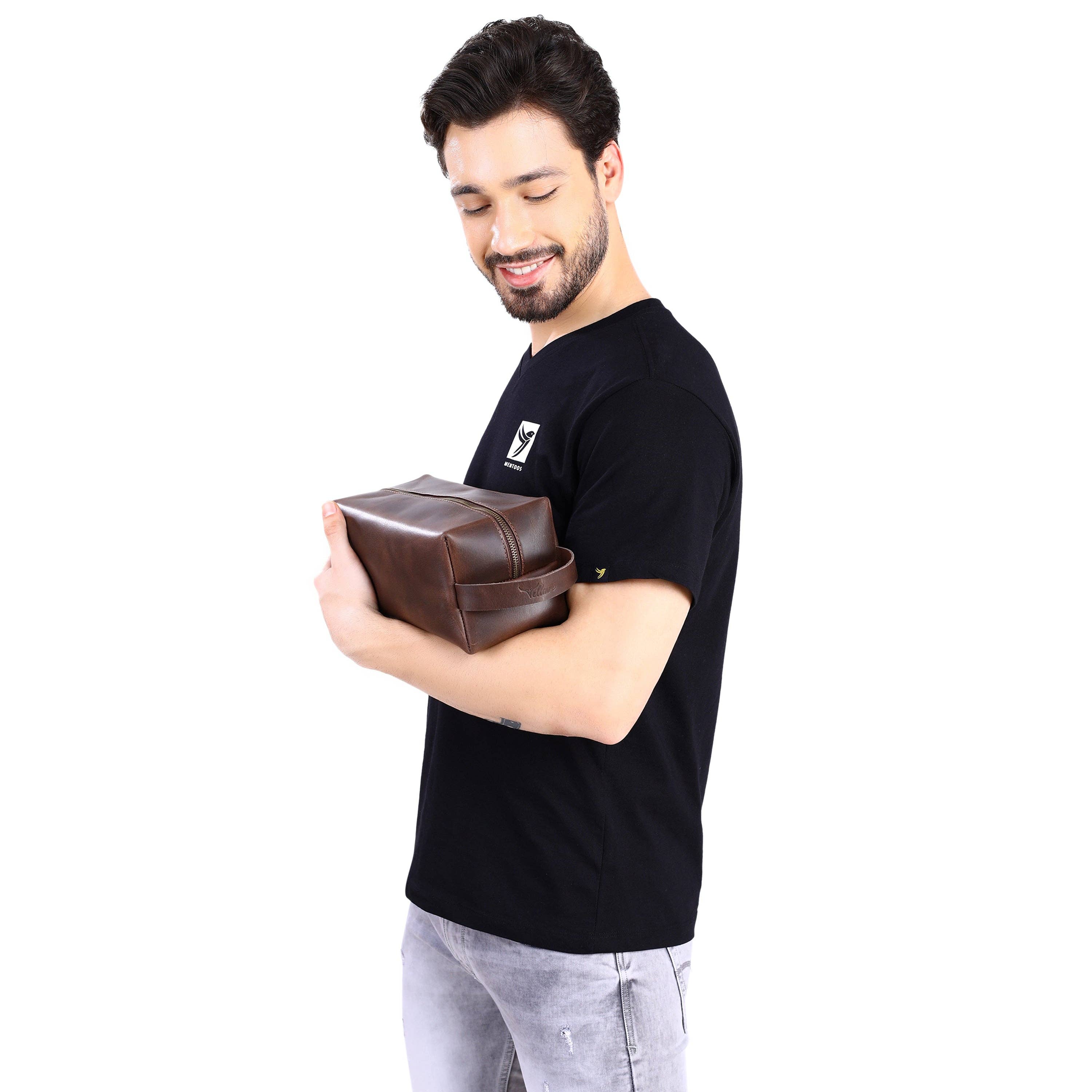 Donkerbruin Gepersonaliseerde Cadeaus voor Bruidsjonkers Toilettas | DB voor groothandel op Faire4