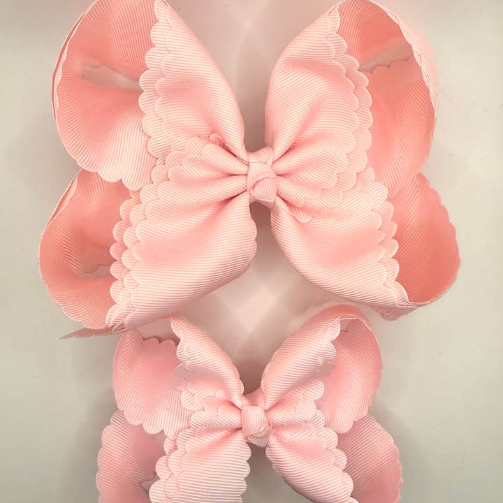 Noeud à Coquille Saint-Jacques Rose pour la vente par Luminous Sky Bowtique