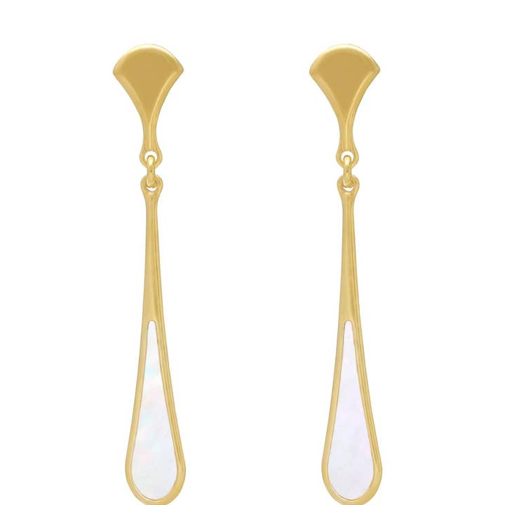 Boucles d'oreilles longues goutte Mum's Break nacre pour la vente par Victoria Cruz