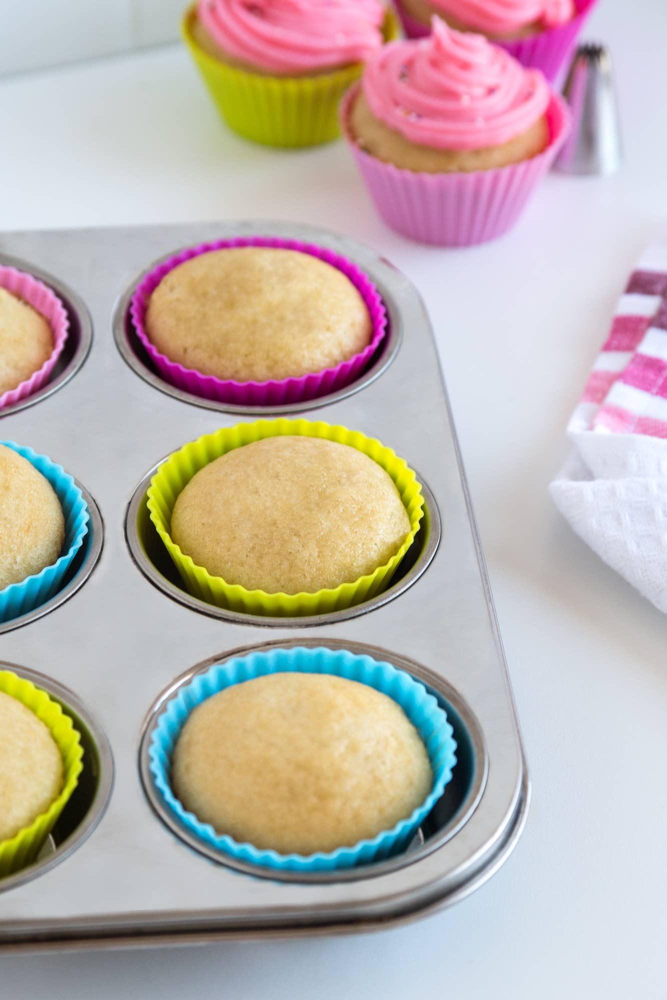 Fox Run Brands - Wholesale Cupcake/Muffin Liner - Bakelicious Silicone Cupcake Liners, Set of 12, 2.75"2