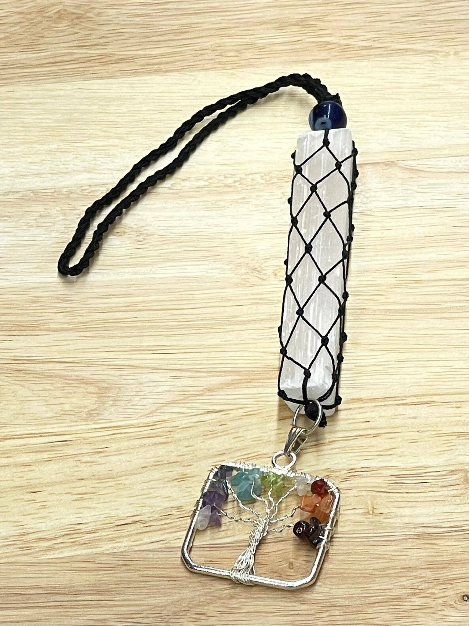 VPS Stones Inc. - Wholesale Zonnevanger - Zonvanger van Seleniet aan Boomdisplay van 53 cm5