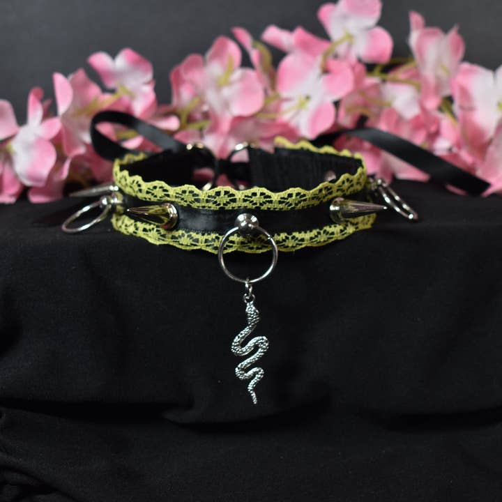 Naughty Pawsies - Wholesale Choker/Collar - Spiked Yellow Snake Choker