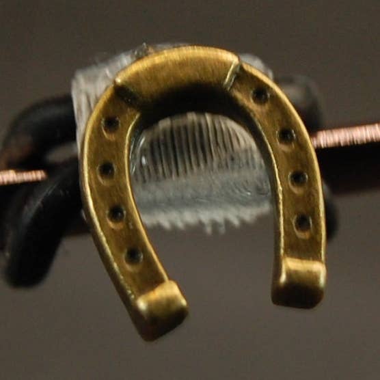 Charm a ferro di cavallo per la vendita all'ingrosso da parte di Www.eyeglasssesdecorations.com