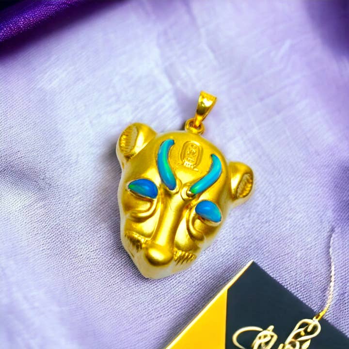 ALADDIN'S LAMP JEWELRY – Großhandel Kette mit Anhänger/Charm – Goddess Sekhmet Anhänger, ägyptischer Schmuck