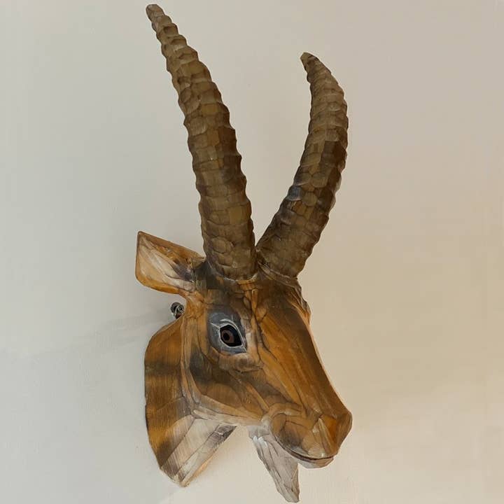 Painted ibex head for wholesale by LES SCULPTEURS DU LAC