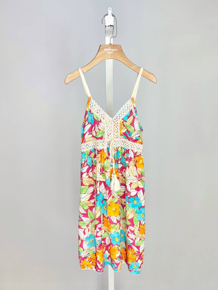 MINI MIGNON PARIS – Großhandel Kleid – Kinder – Boho-Blumenmuster Kleid mit Spitze und verstellbaren Trägern für Mädchen5