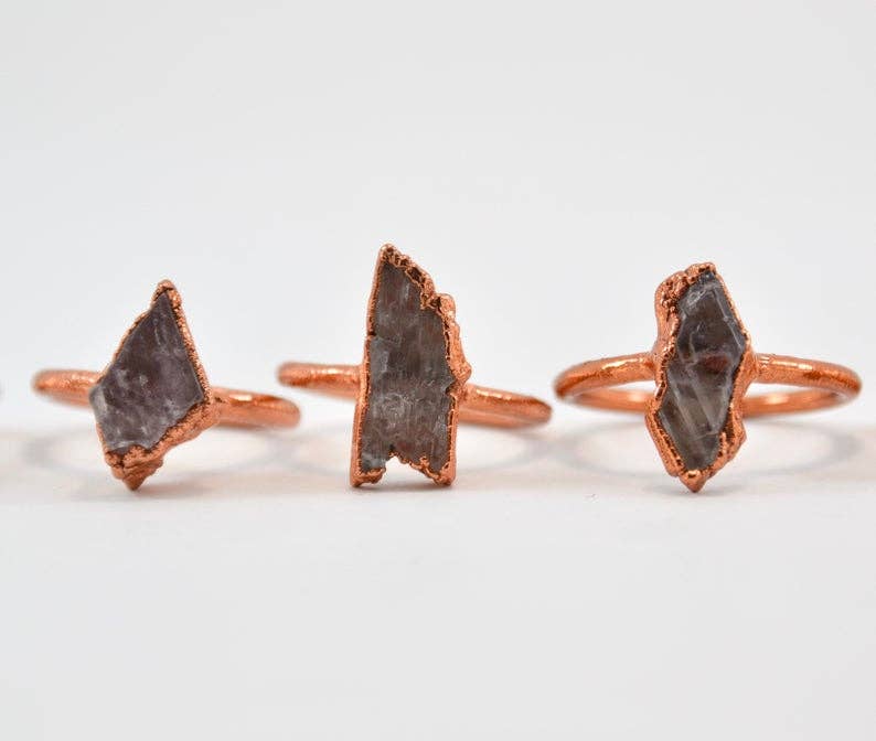 Daddy Daughter Jewelry - Vendita all'ingrosso Anelli cocktail/statement - Anello Danburite Raw | Anello con pietra preziosa ruvida | Gioielleria Danburite7