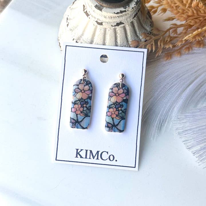 Orecchini in argilla polimerica con fiori, da tutti i giorni per la vendita all'ingrosso da parte di KIMCo.