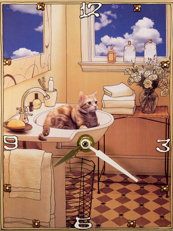 Collage-Uhr mit orangefarbener Katze im Waschbecken für den Großhandel von Lea Alboher