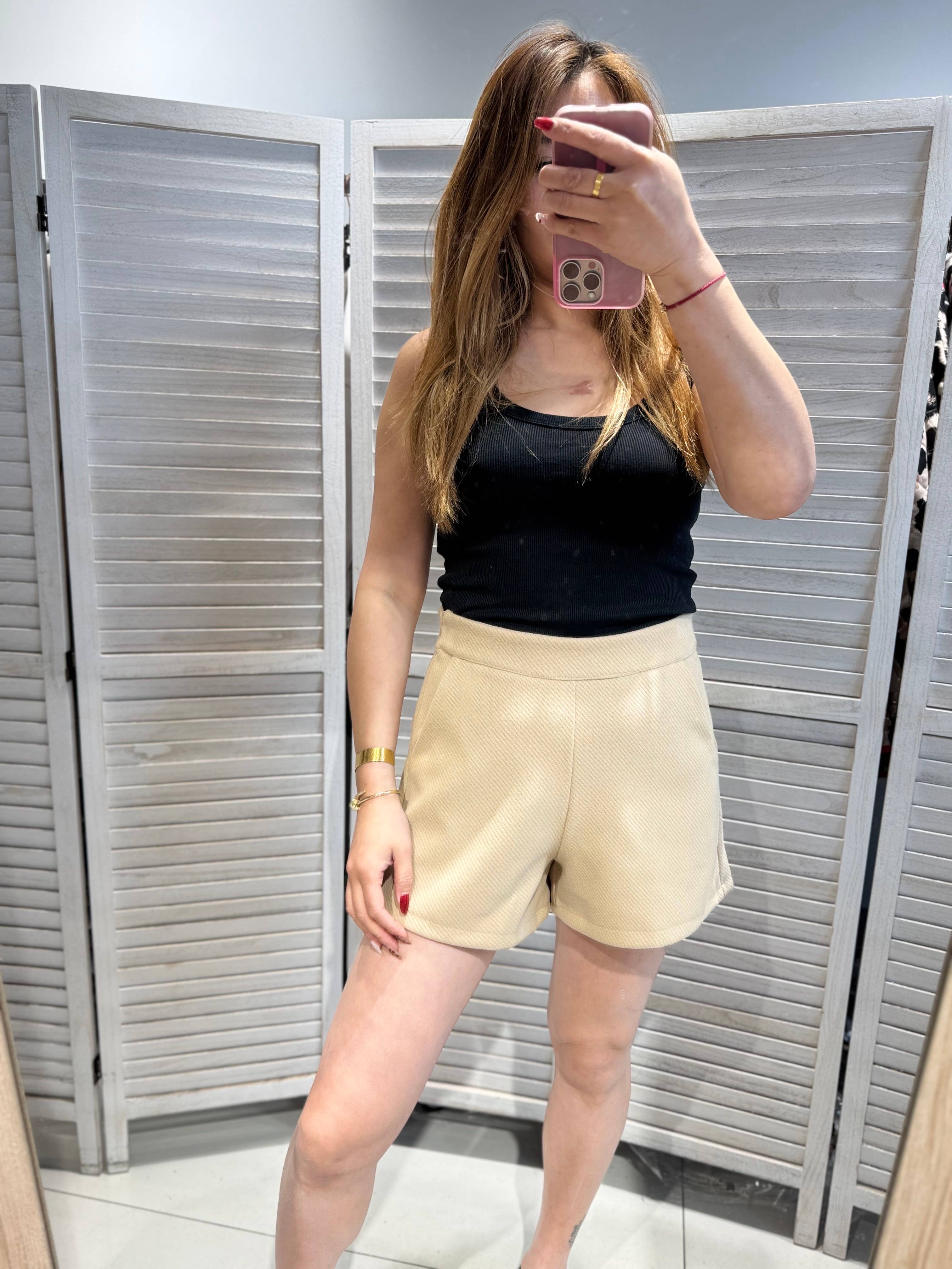 VICTORIA&ISAAC - Wholesale Shorts - Women's - Elegant Women's Shorts - 1336beige