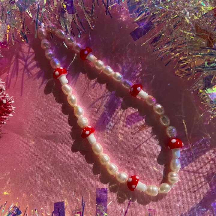 Ciondolo a forma di fungo rosso con perle per la vendita all'ingrosso da parte di GG Says Hello