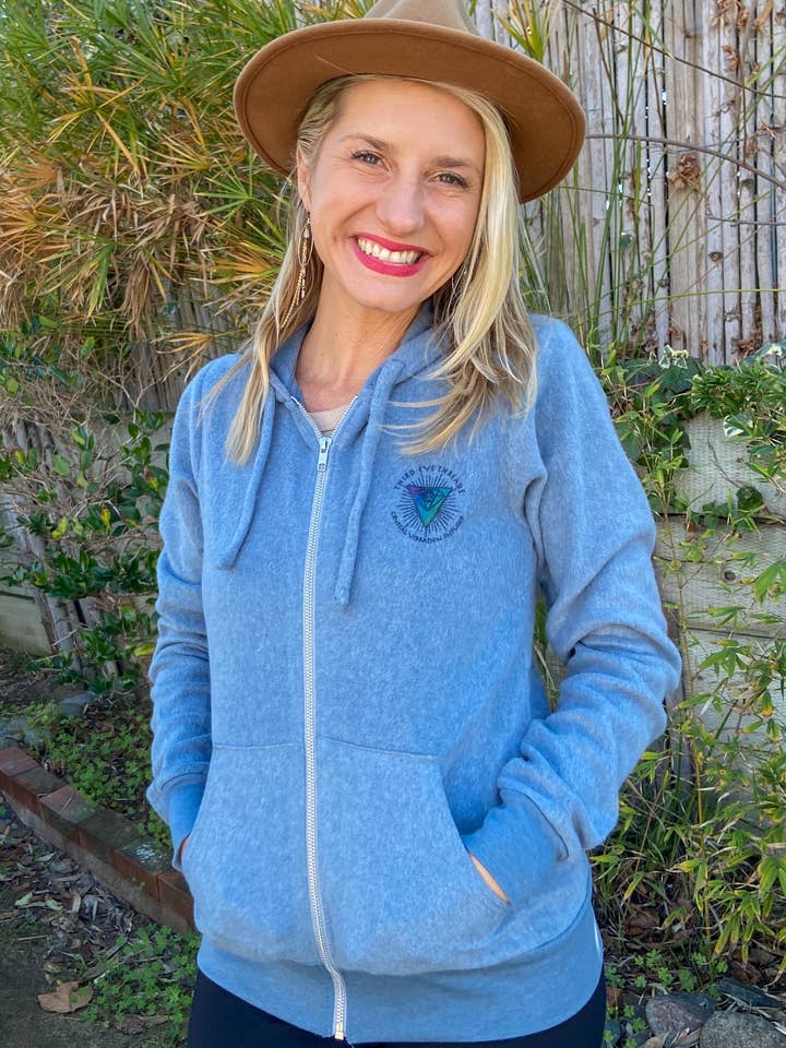 Sweat à capuche zippé en polaire suédée infusée de cristaux pour la vente par Third Eye Threads