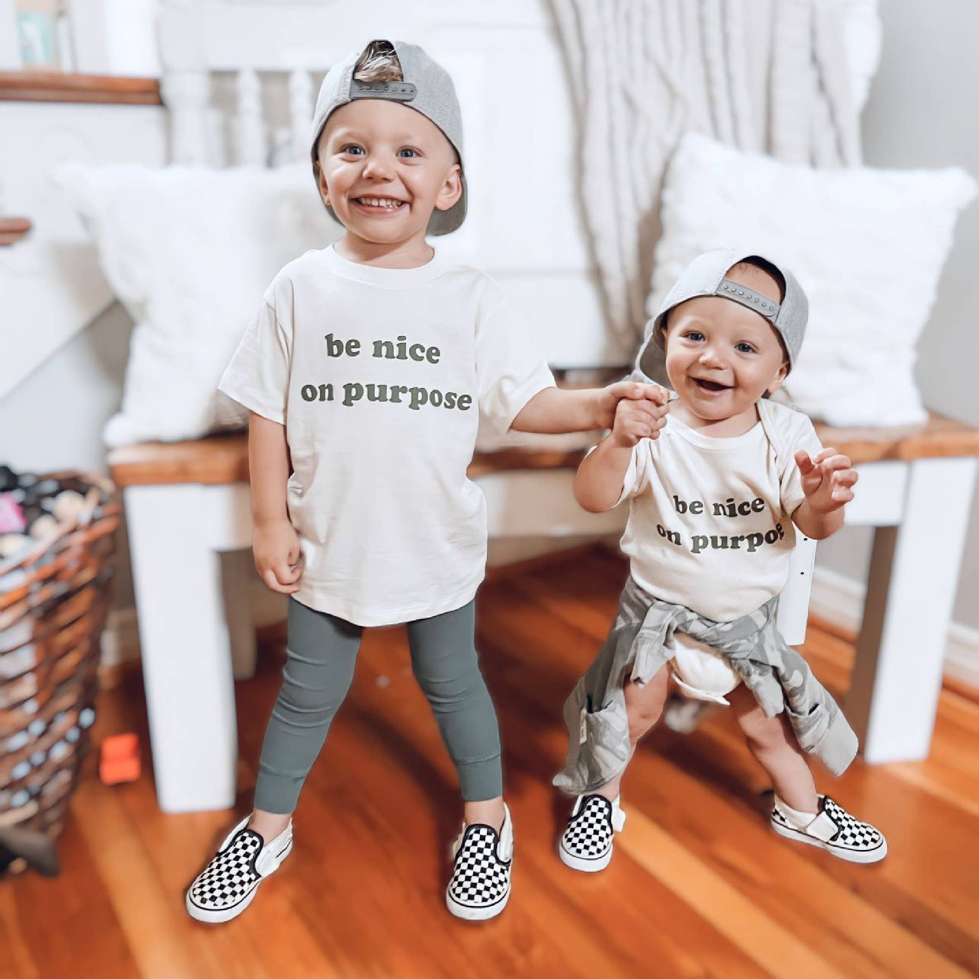 The Mini Mart Studio - Wholesale T-shirt met zeefdruk - Kinderen - Be Nice on Purpose Peuter and Youth t-shirt | Inspirerend grafisch t-shirt voor kinderen | Kindness Kindershirt | Kies Vriendelijkheid | Schattig kinder t-shirt2