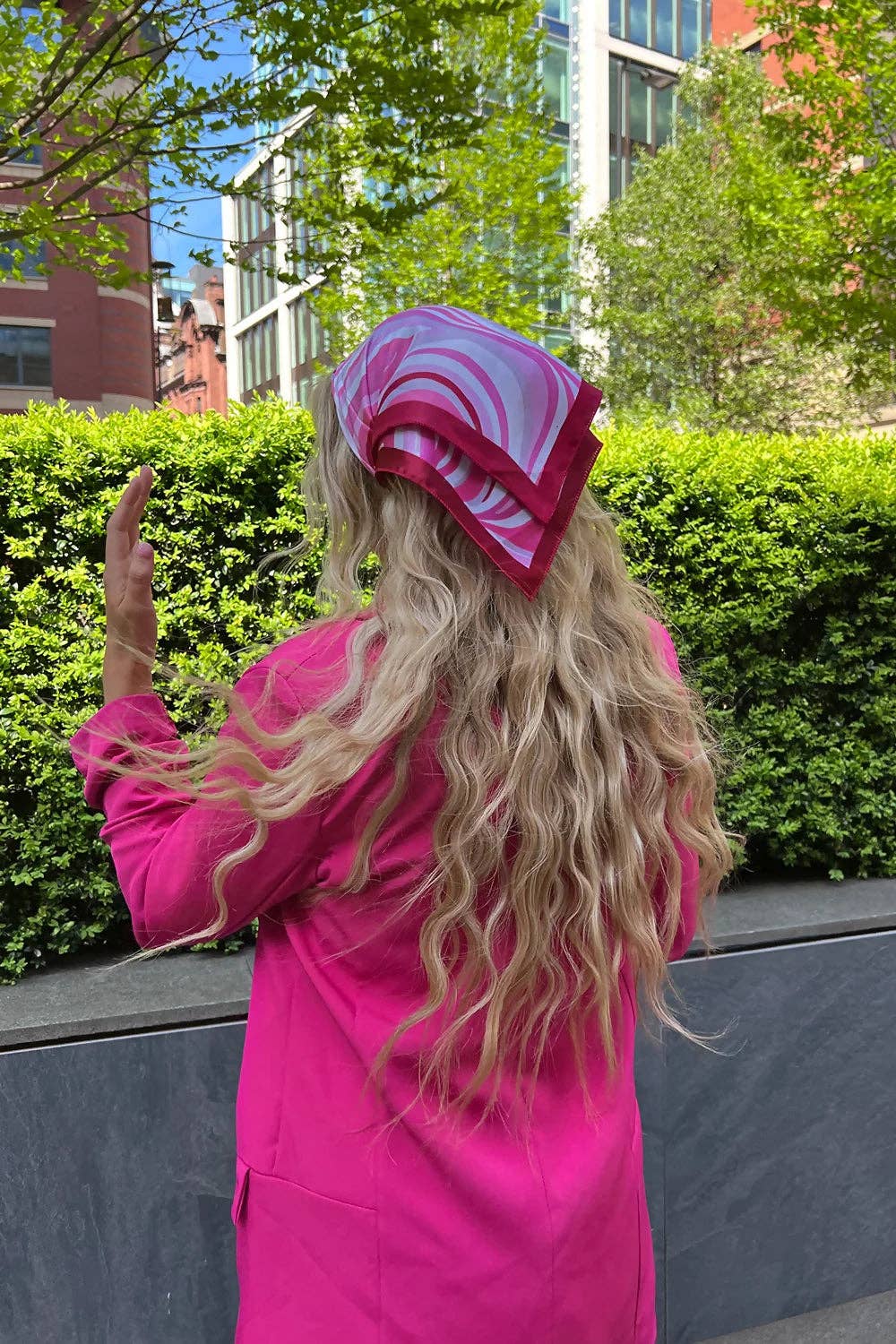 Femme Luxe - Vendita all'ingrosso Bandana - Donna - Bandana in raso con stampa a vortice rosa - Olivia0