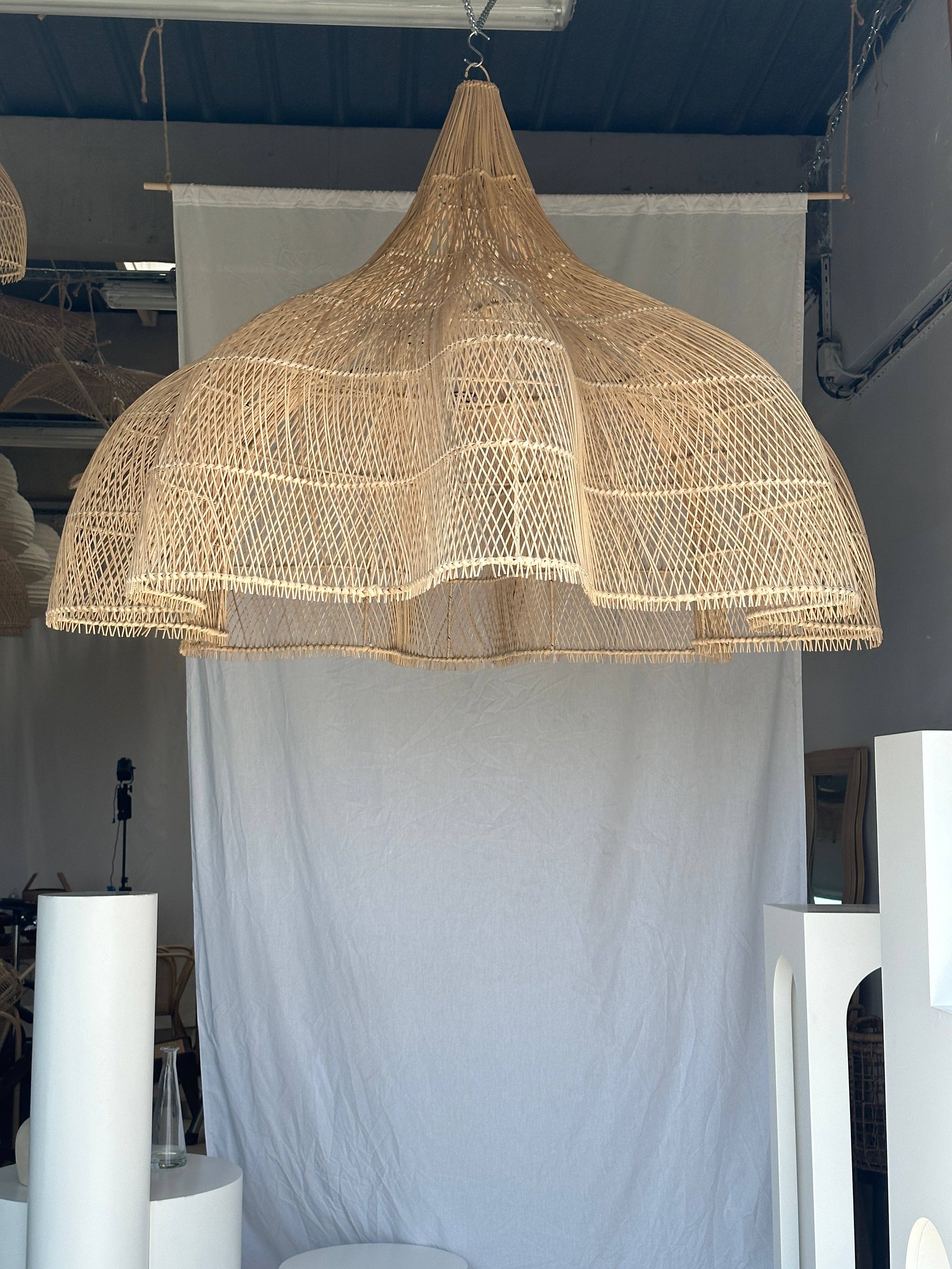 Office Objets - Wholesale Chandelier/Hanging Light - Immense rattan suspension in the shape of a flower, tulip, corolla H:1m; D:1m5027
