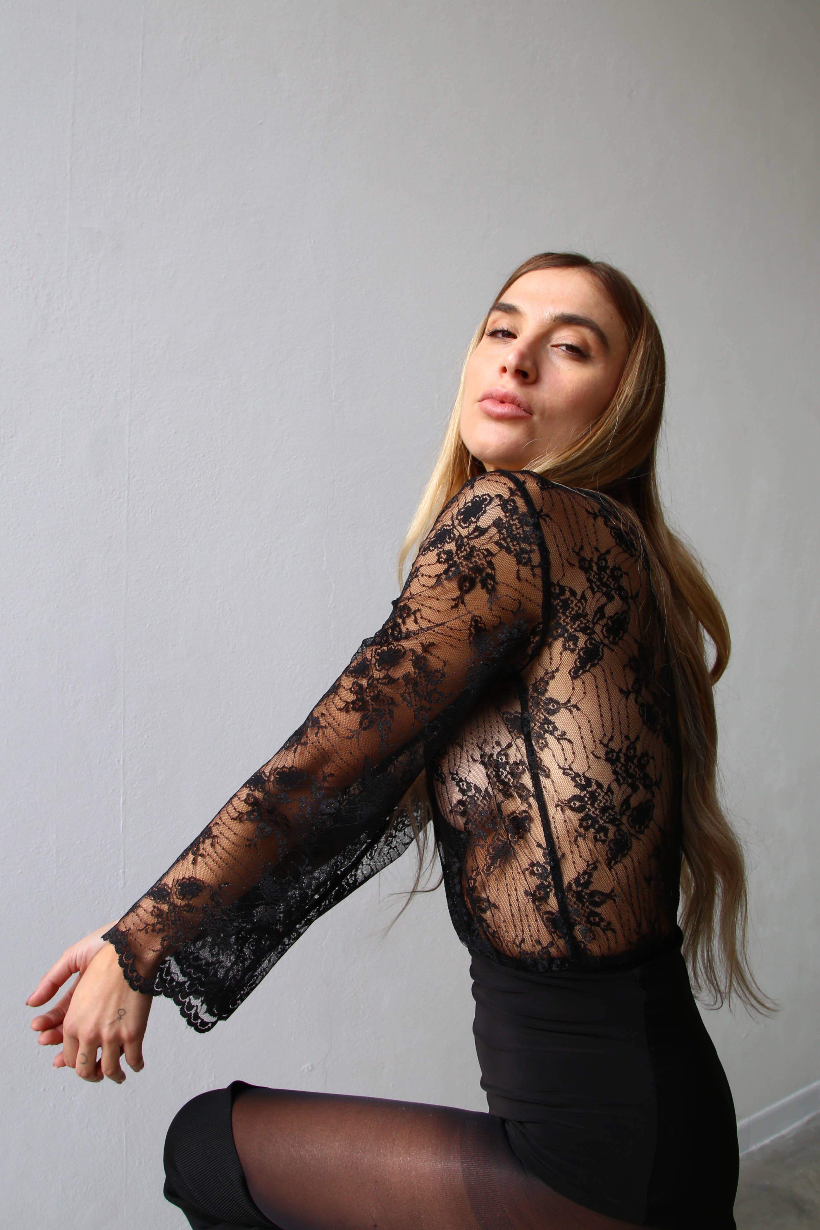 dentelle noire BODY CROISÉ EN DENTELLE NOIRE À MANCHES LONGUES W5011 en vente sur Faire1