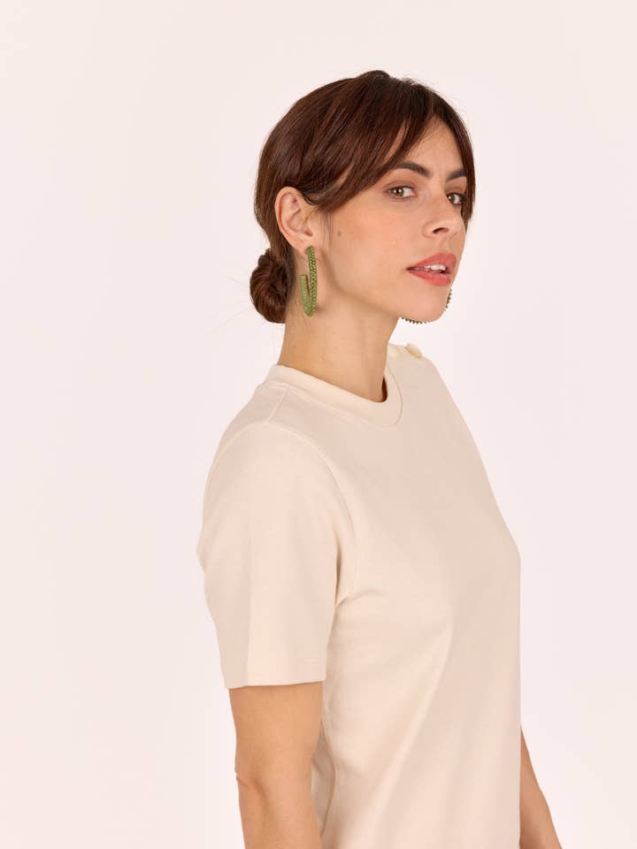 Chiara creoler i raffia och pärlor för wholesale av Maradji