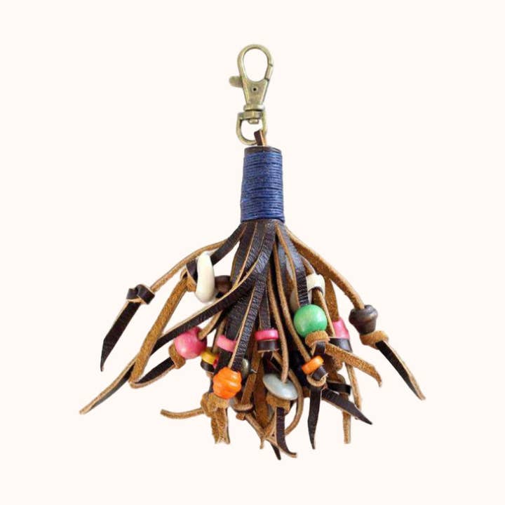 Ciondolo a Nappa in Pelle Boho con Perline di Loto | Tirazip | Fatto a Mano in Thailandia per la vendita all'ingrosso da parte di Lumily