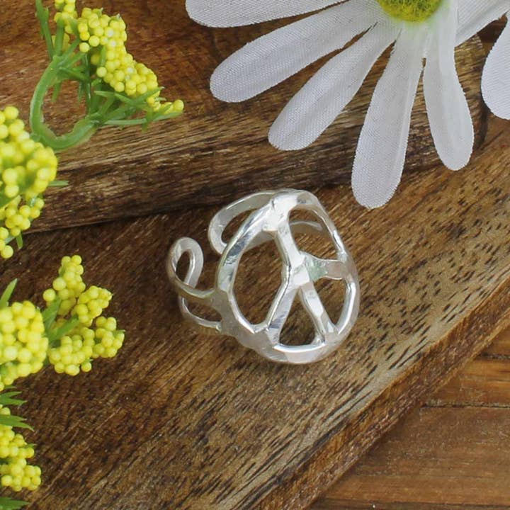 ZAD - Wholesale Signet ring - Woodstock Vibes Silver Peace Sign Ring1