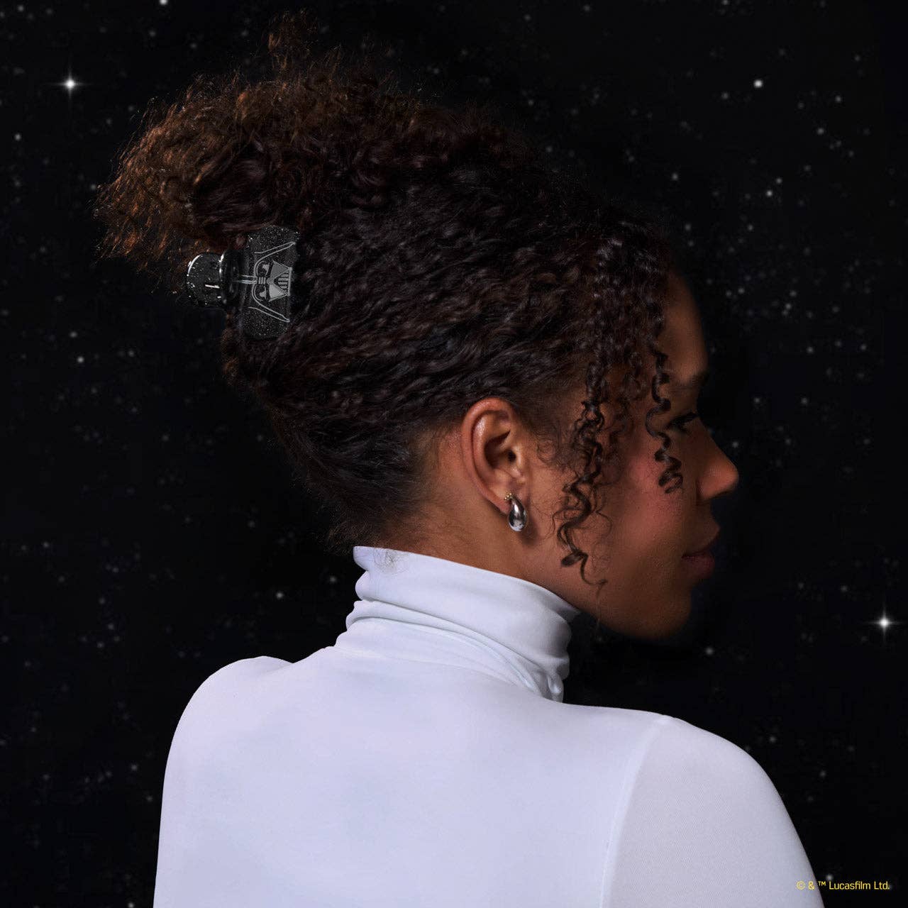 KITSCH – Großhandel Haarclip – Damen – Star Wars™ & Kitsch Glitzerwolken-Clip in Darth Vader2