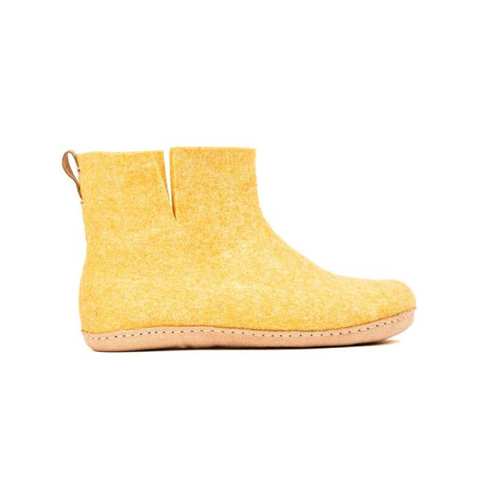 Hallenstiefel mit Ledersohle - Mustard für den Großhandel von Woollyes Inc