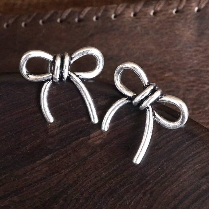 PennyLine inc - Vente Boucles d'oreilles pendantes - Boucles d'oreilles déclaration Western Bow – Ton argenté vieilli0