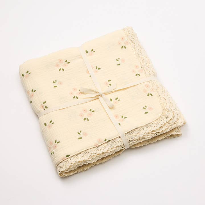 Over the Dandelions – wholesale Bedding blanket – Kids & Baby – Organic Muslin Blanket Daisy with Lace0