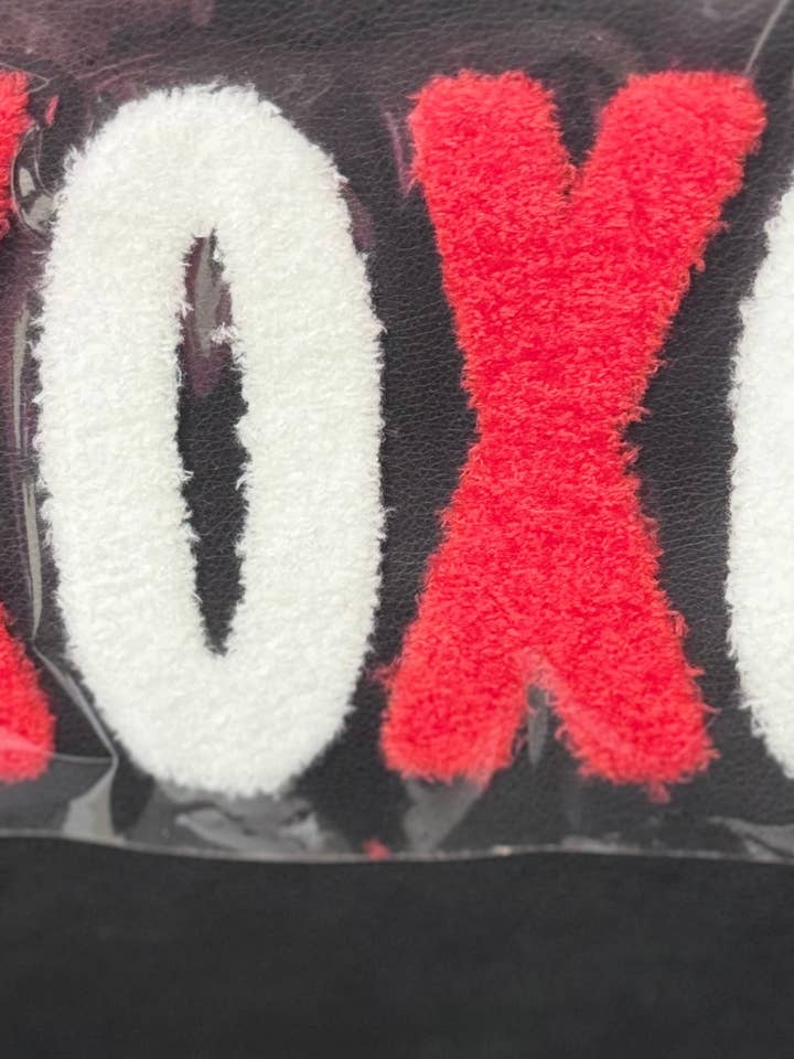 Toppa Fluffy San Valentino, Fai-da-te XOXO Rossa e Bianca per la vendita all'ingrosso da parte di sequinandstiches