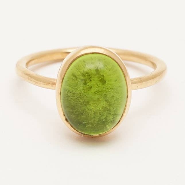 Oval Peridot Cabochon Ring for wholesale by Maral Kunst