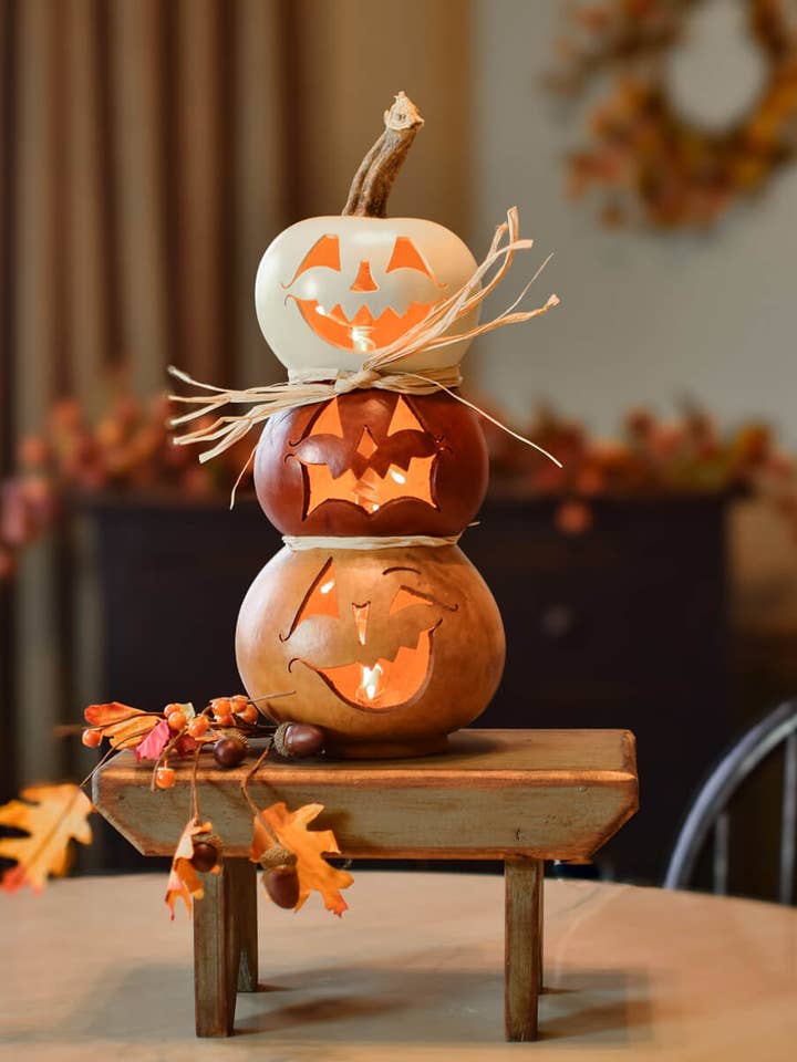 Jack Stack Luminaire grand éclairé à la main pour la vente par Meadowbrooke Gourds