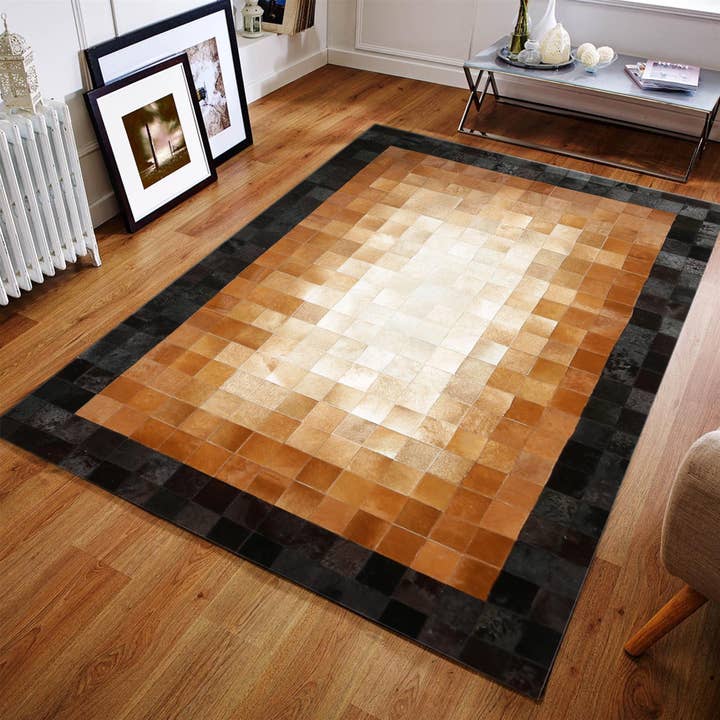 Alfombra de piel de vaca marrón y beige con borde negro, alfombra grande para sala de estar. para venta al por mayor de Karelias And Sons