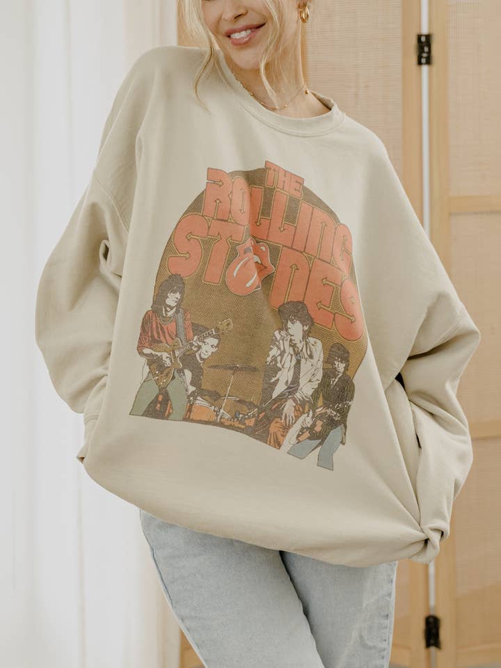 LivyLu - Wholesale Graphic Sweatshirt - Unisex - Rolling Stones Stage Circle Sand Thrifted Graphic Sweatshirt