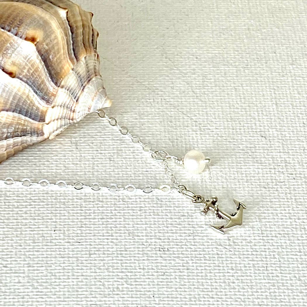 Jackie Gallagher Designs - Handmade Coastal Jewelry – Engroshandel Halskæde med vedhæng – Anker i bølgerne halskæde1