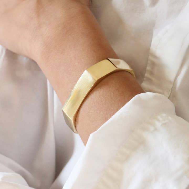 Amali Cuff for wholesale by Meyelo