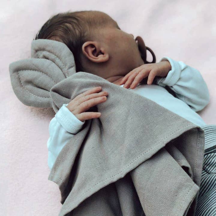 Saga Copenhagen – wholesale Gosefilt - Baby – Snuttefilt - Ekologisk Bomull - Dammig Grön - Napphållare