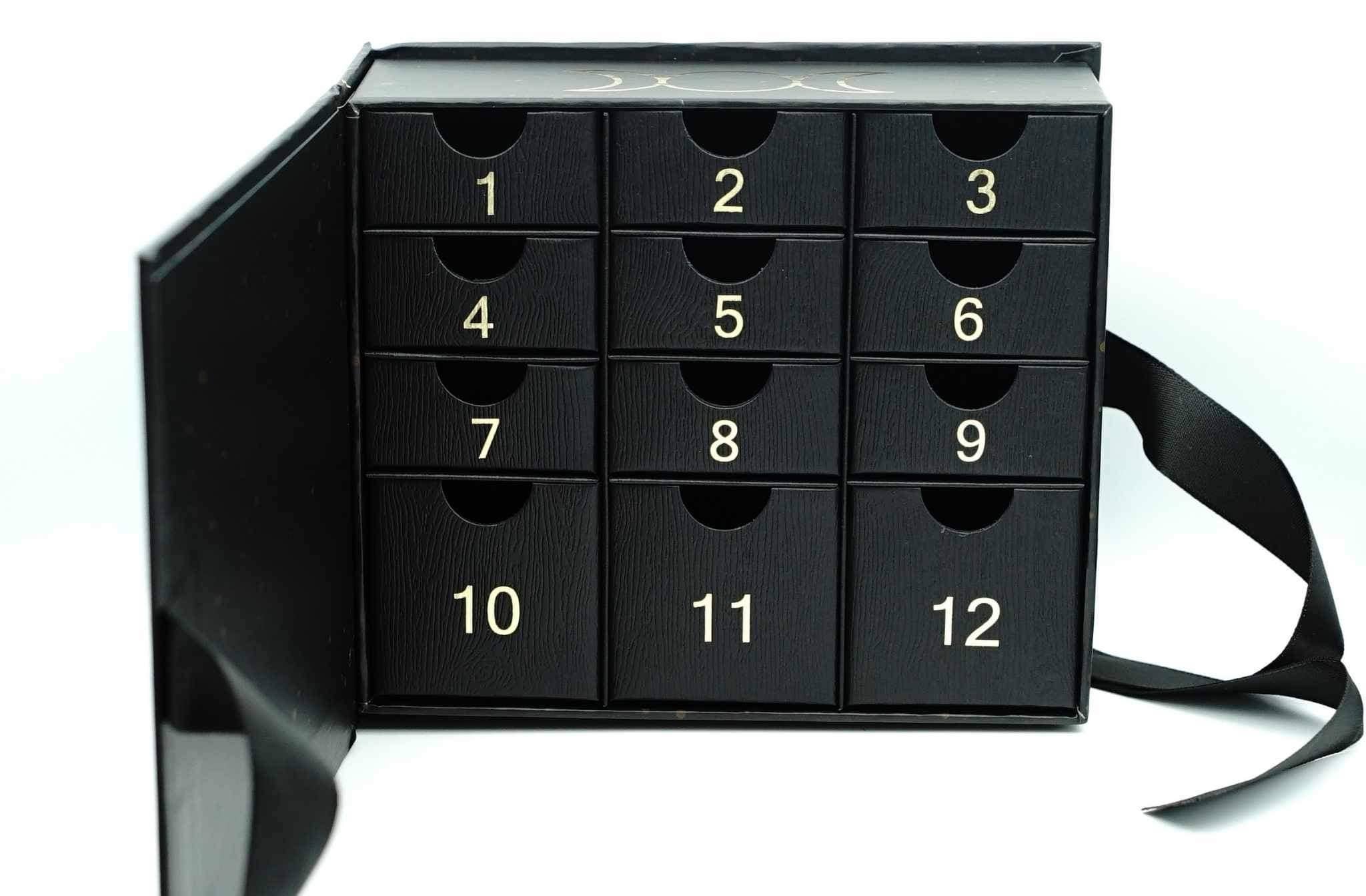 The Chaotic Good (previously The Great Cosmic Trust) - Venta al por mayor Calendario de Adviento - Caja de adviento con 25 compartimientos vacíos para llenar, 12 cajones numerados1