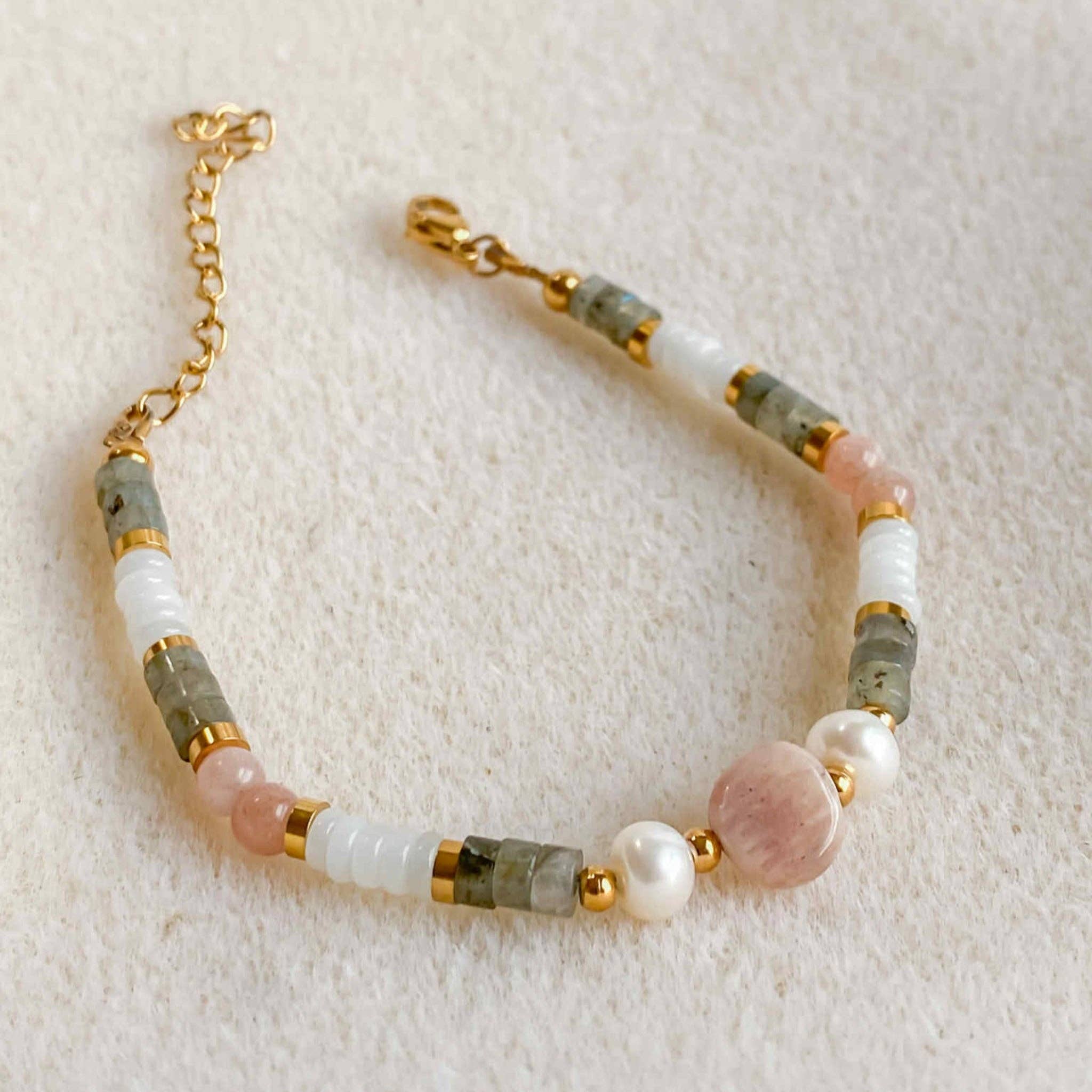 Lunaki Design - Wholesale Beaded Bracelet - Natural stone bracelet and 18K gold-plated stainless steel | HÉCATE0