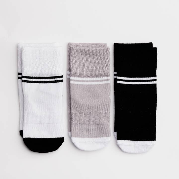 City - Chaussettes antidérapantes pour bébé - noires, grises, blanches à rayures pour la vente par squid socks