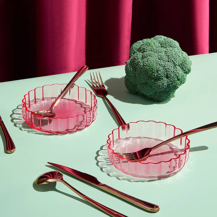 Platos de Vidrio con Onda de Flores de Colores | Juego de 2 | Rosa Rubor para venta al por mayor de The Wine Savant / Khen Glassware