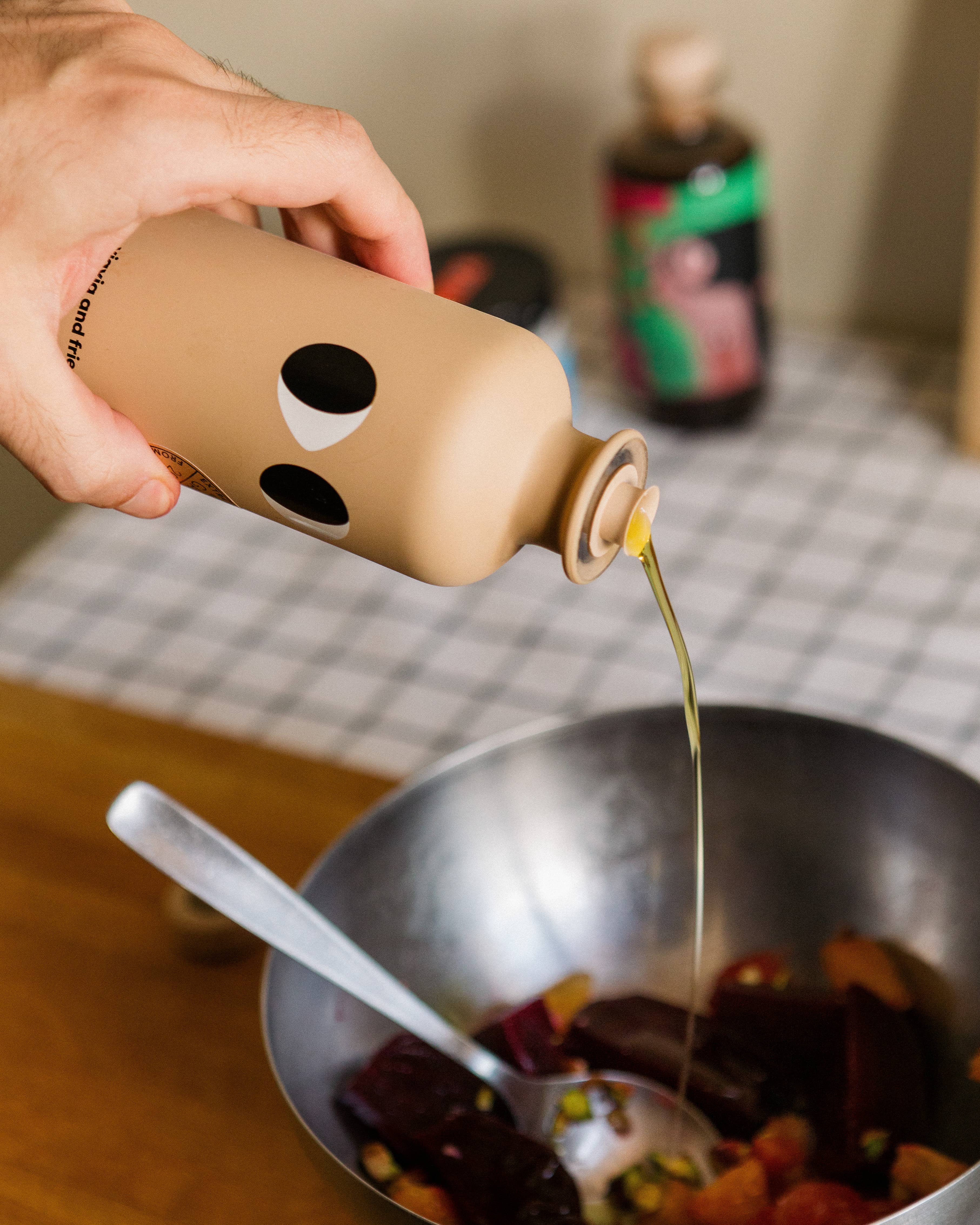 yiayia and friends - Wholesale Olive Oil - Extra Virgin Olive Oil With Garlic4